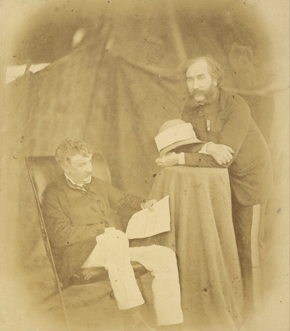 Sir Henry Drury Harness, K.C.B., Överste Commandant, Royal Engineers och Överste Robert Abercromby av Felice Beato