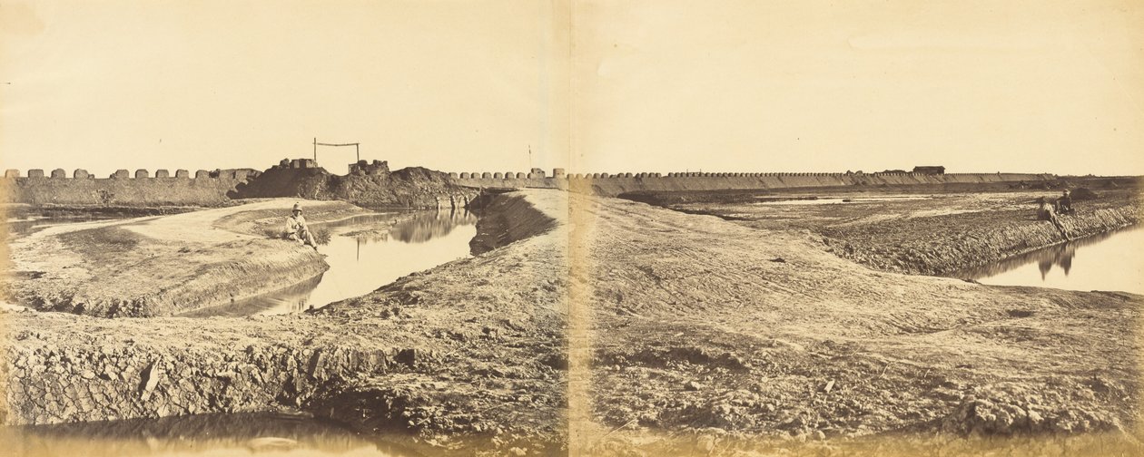 Tangkoo Fort efter dess fångst, visar den franska och engelska ingången, 10 augusti 1860 av Felice Beato