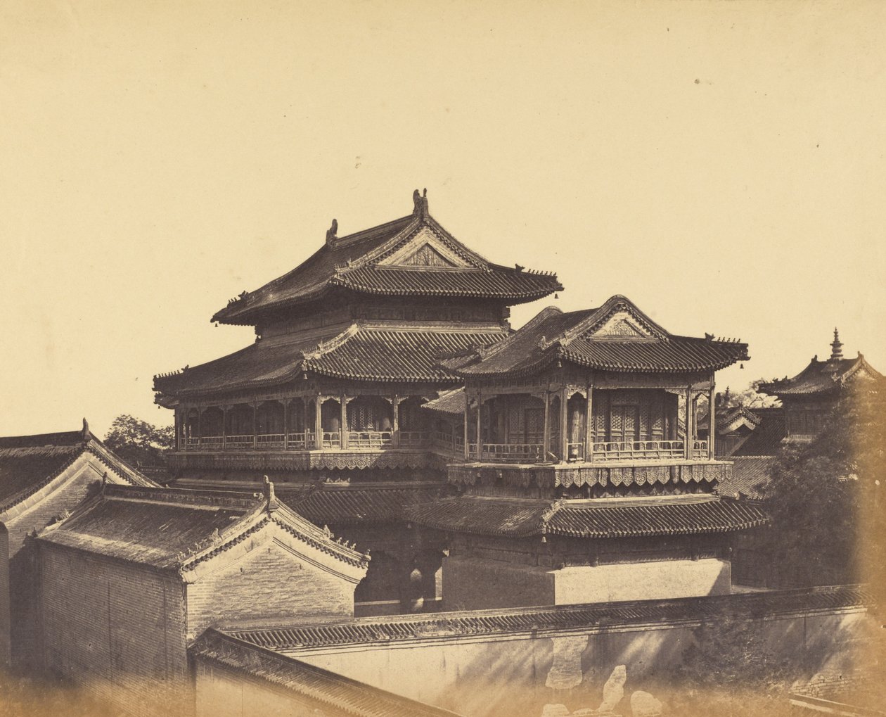 Konfuciustemplet, Pekin, oktober 1860 av Felice Beato