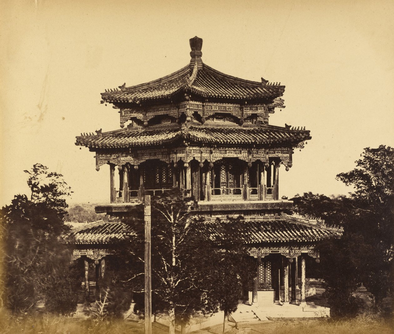 [Det stora kejserliga palatset (Yuan Ming Yuan) före nedbränningen, Pekin, 18 oktober 1860] av Felice Beato