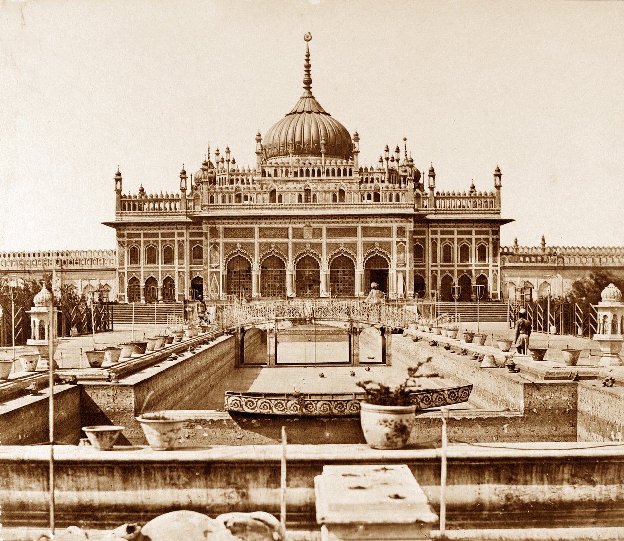 Husainabad Imambara och Muhammad Ali Khans grav, Lucknow av Felice Beato