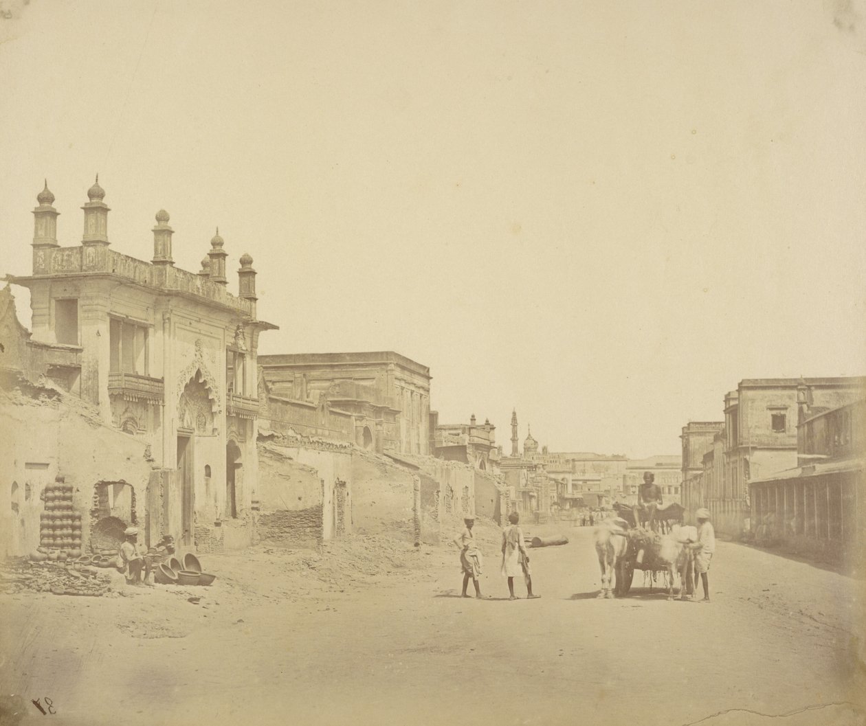 [Den väg som general Henry Havelock tog in i residenset i Lucknow] av Felice Beato