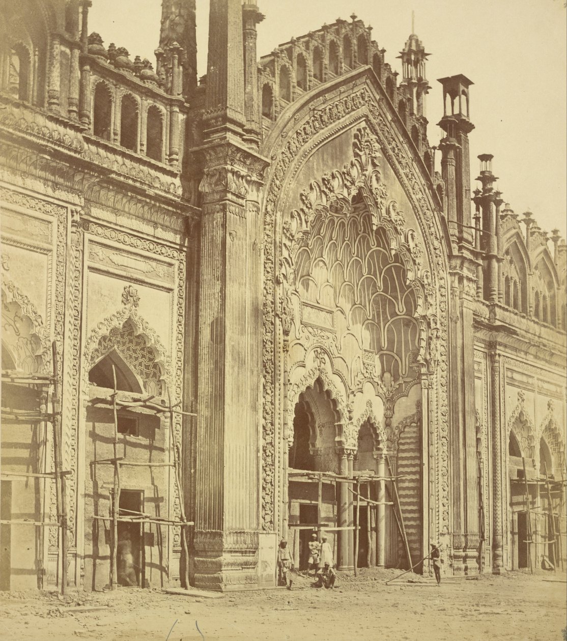 Summa Musjid Gate, Lucknow av Felice Beato