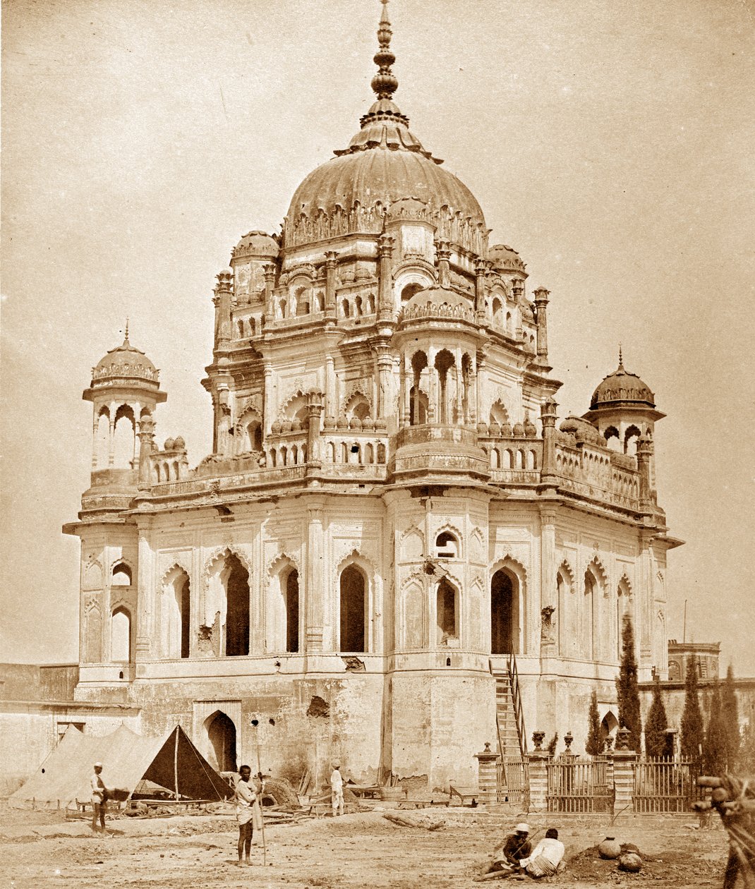 Tornet av fru Sadaat Ally i Kaiser Bagh Palace, Lucknow av Felice Beato