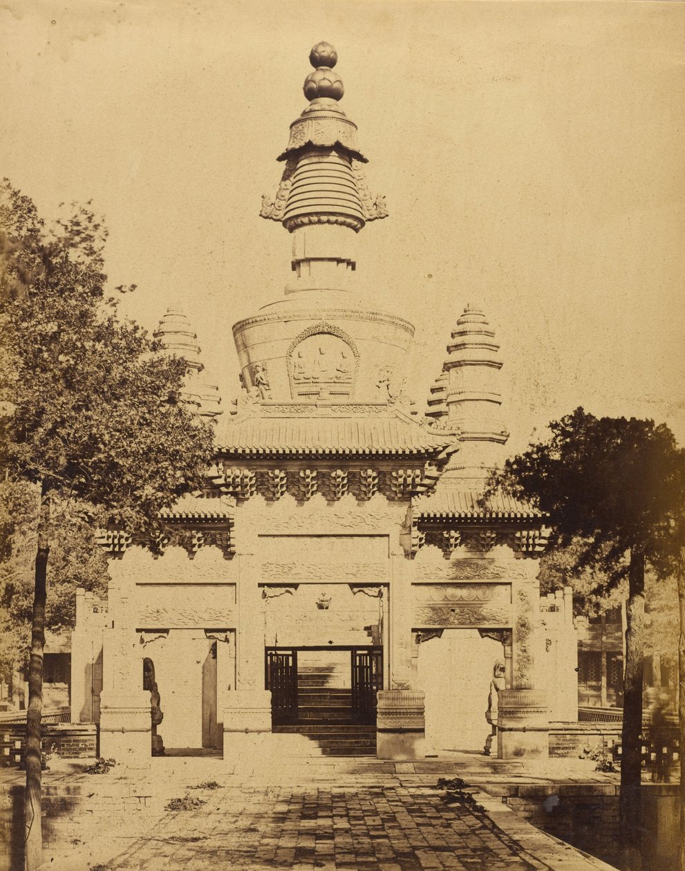 Tibetanskt monument i Lamatemplet nära Pekin, augusti 1860 av Felice Beato