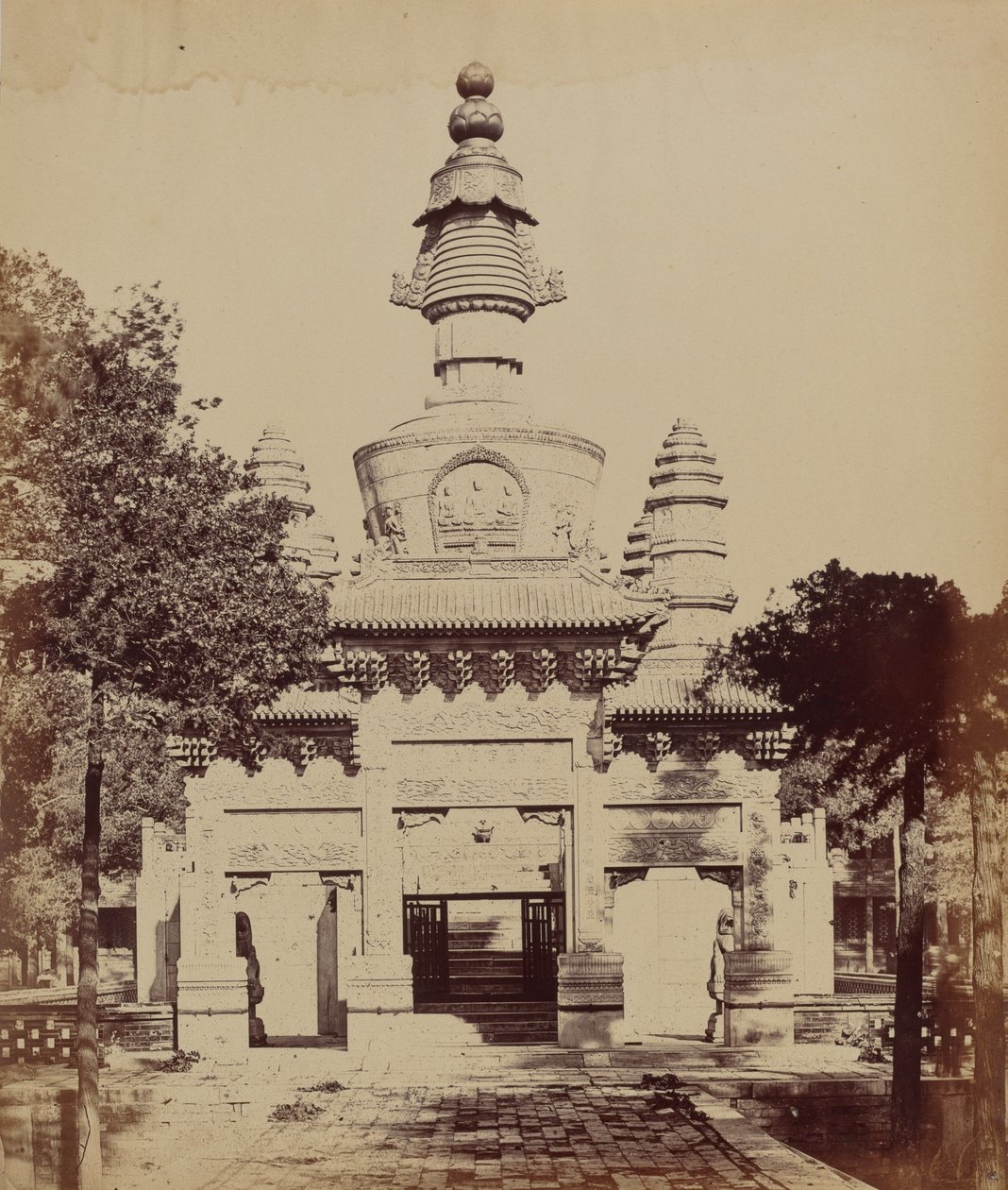 Thibetansk monument i Lama-templet, Pekin, oktober av Felice Beato