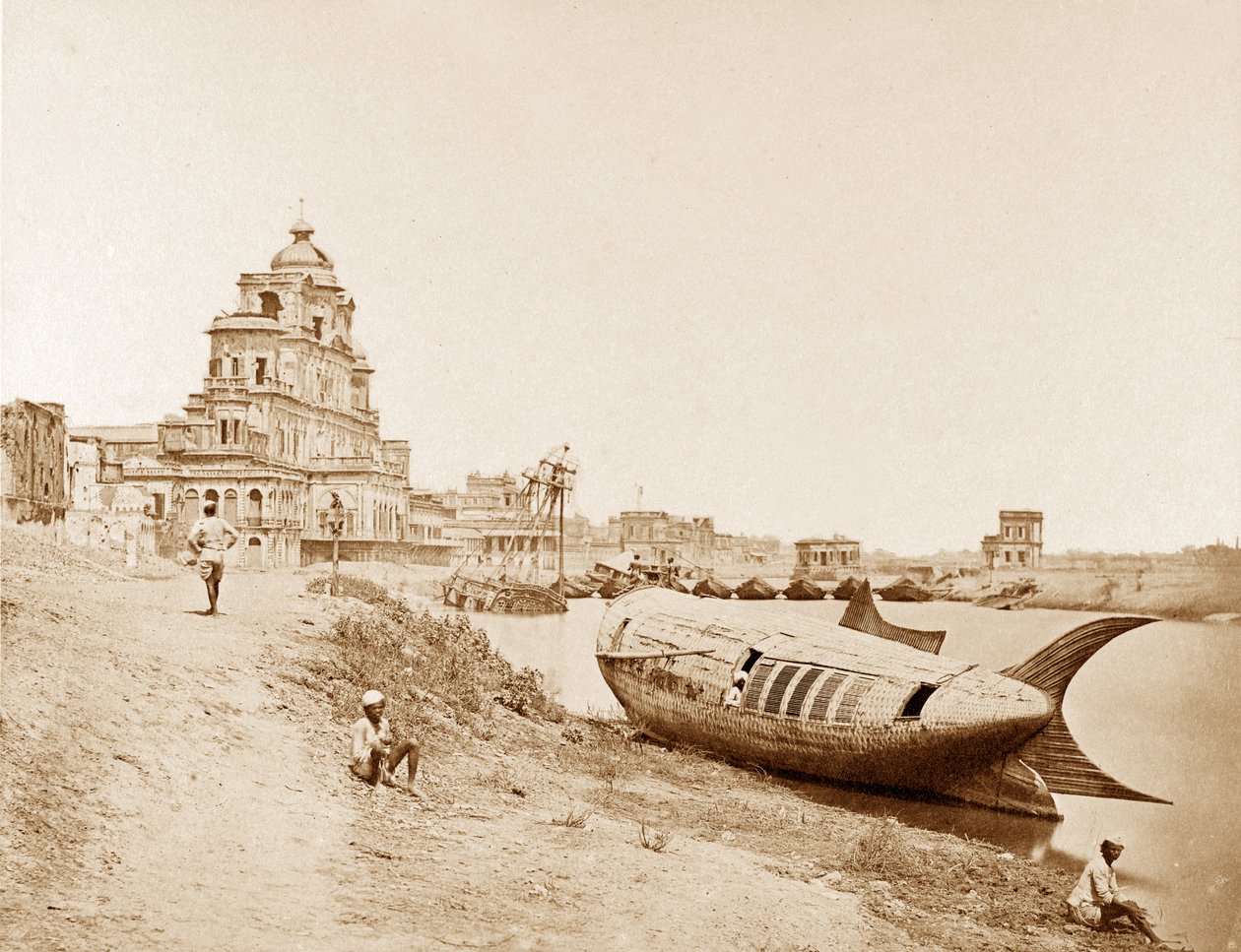 Utsikt över Chattar Manzil-palatset med kungens båt på floden Gumti, Lucknow, under det indiska myteriet, 1858 av Felice Beato