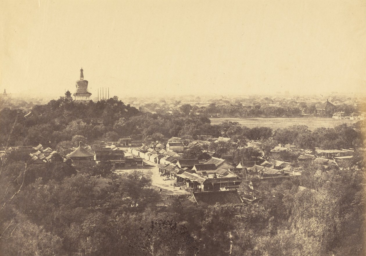 Utsikt över trädgårdarna och buddhisttemplet, Pekin, oktober 1860 av Felice Beato