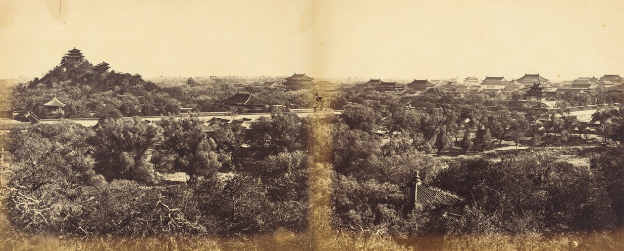 Utsikt över det kejserliga vinterpalatset, Pekin, visar den konstgjorda kullen, 29 oktober 1860, 1860. av Felice Beato