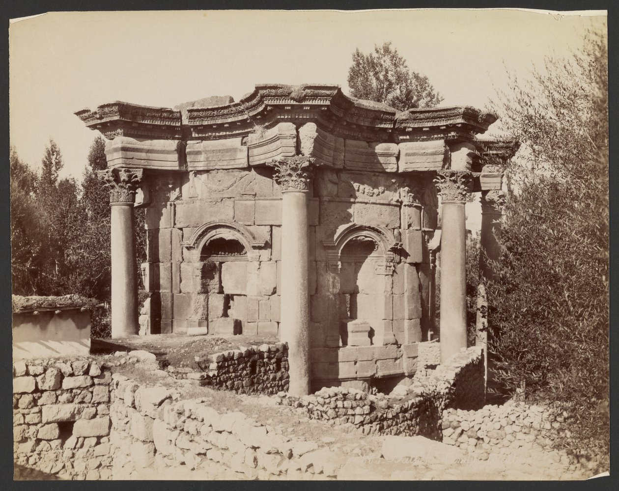 Baalbek, Venustemplet av Félix Bonfils