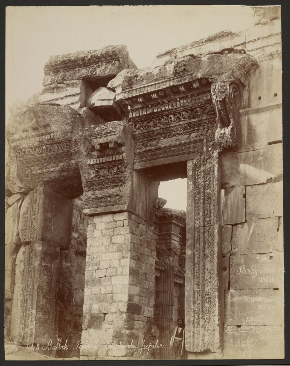 Baalbek, porten till Jupiters tempel av Félix Bonfils