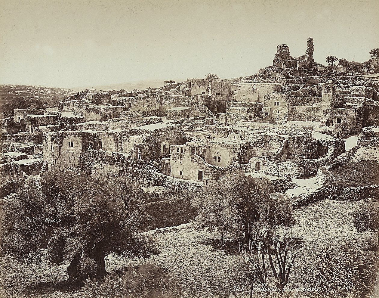 Panoramautsikt över Betania, det gamla namnet på en liten by på den östra sidan av Oljeberget, på vägen som går från Jerusalem till Jeriko av Félix Bonfils
