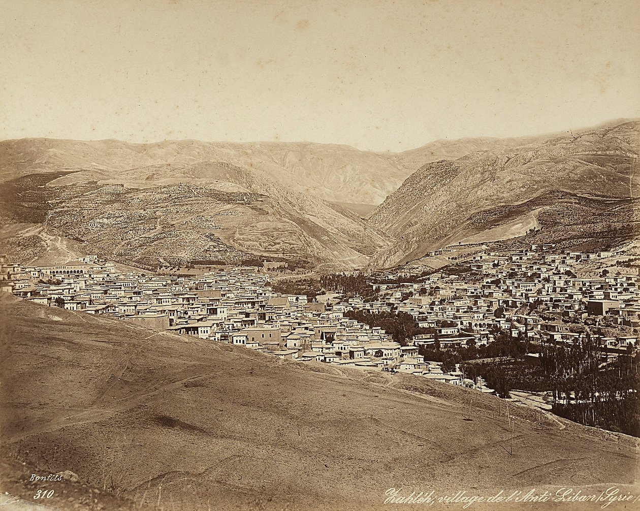 Panoramautsikt över Zahleh, Syrien av Félix Bonfils