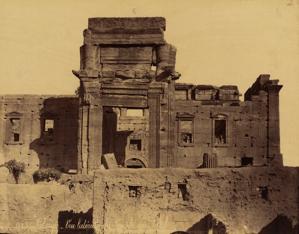 Rester av solens tempel i Palmyra, Syrien av Félix Bonfils