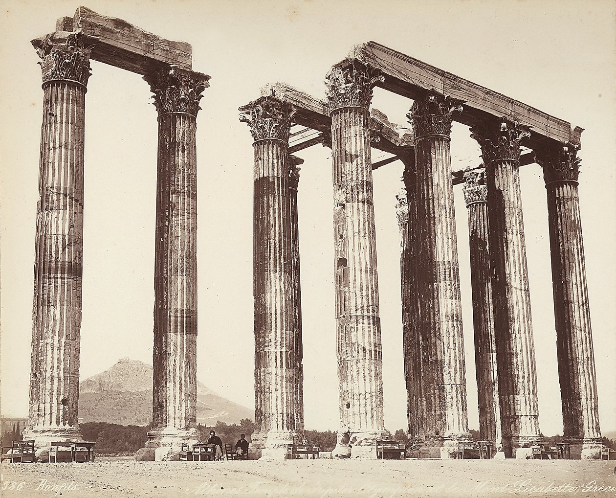 Olympeion, eller den olympiska Zeus tempel, på Akropolis, Aten av Félix Bonfils