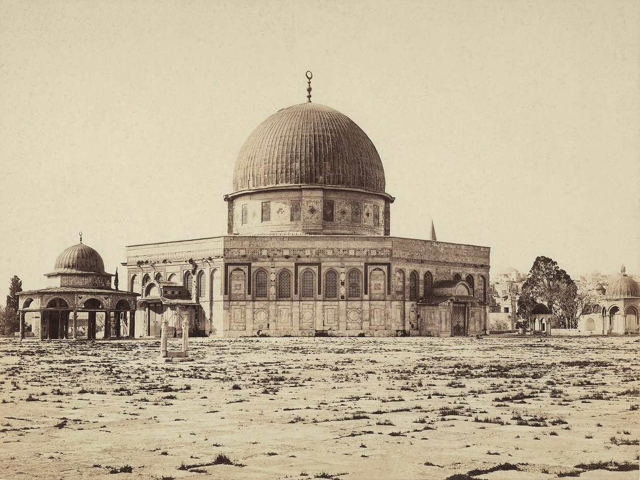 Utsikt över klippkupolen, i moskén i Omar, Jerusalem av Félix Bonfils