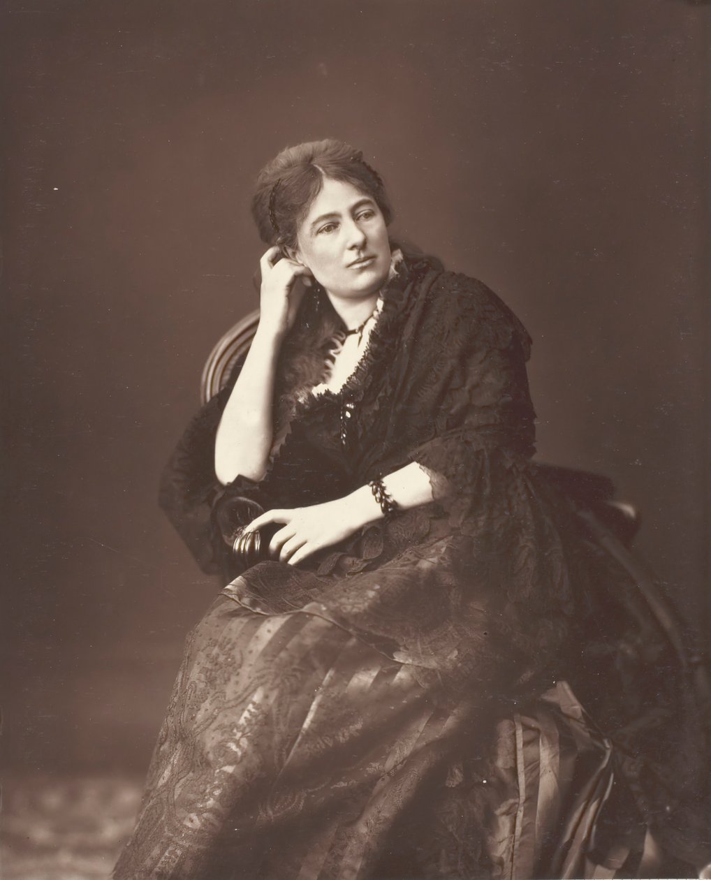 Juliette Lamber, [fransk feministisk författare], ca. 1876. av Ferdinand J. Mulnier