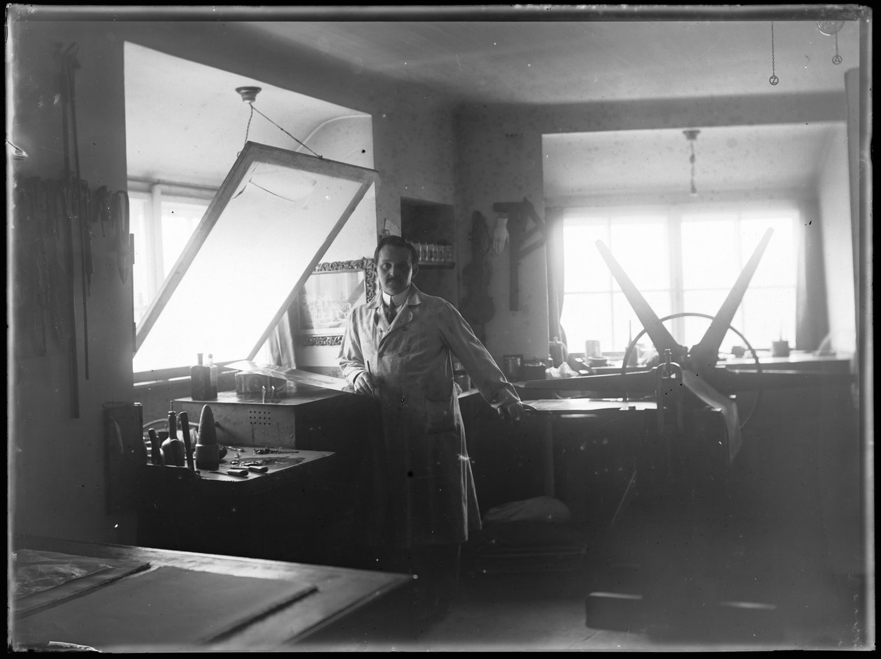 Ferdinand ordure i sitt tryckeri av Ferdinand Schmutzer
