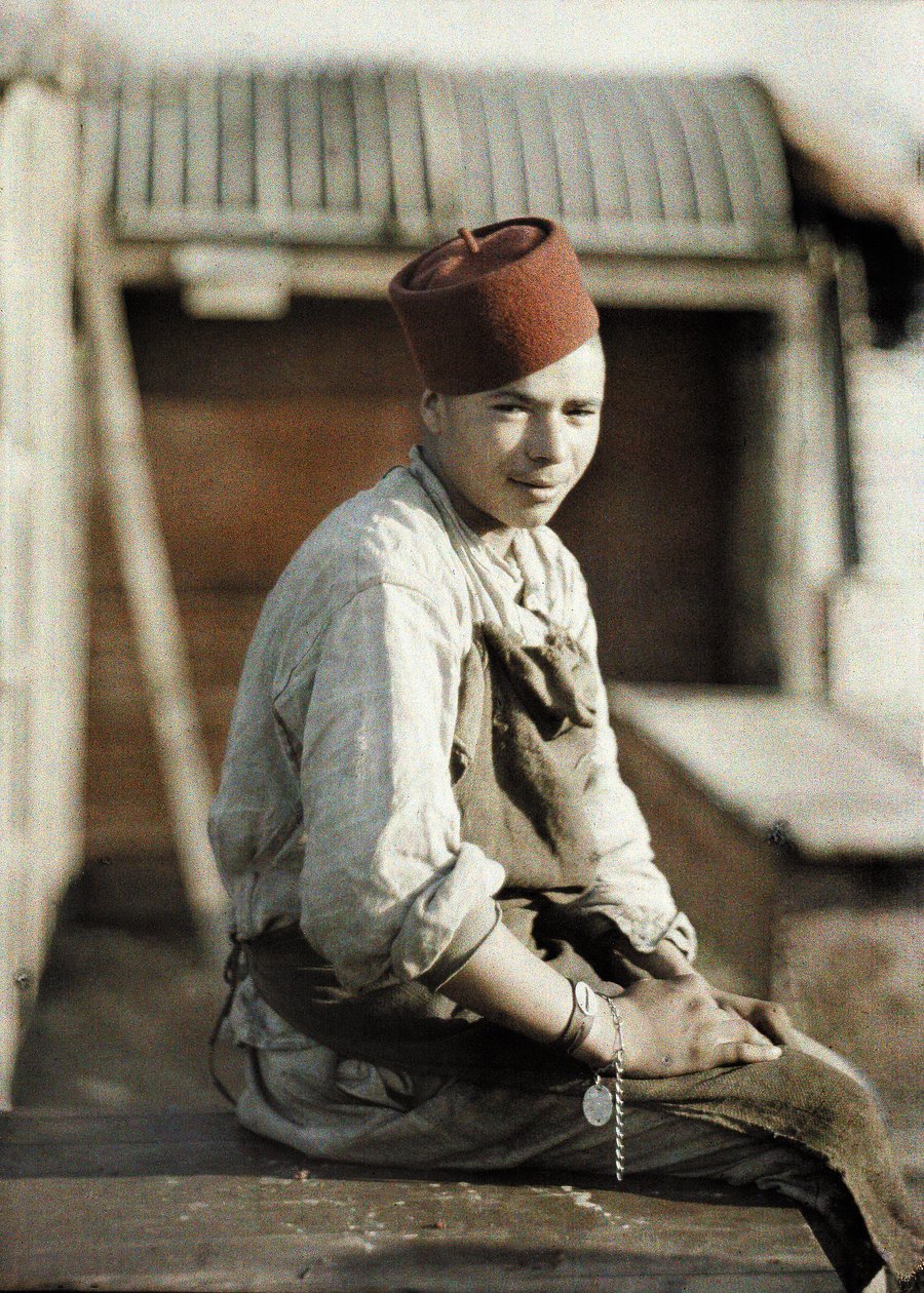 Algerisk arbetare efter tyskarnas reträtt, Noyon, Oise, Frankrike, 1917 (autokrom) av Fernand Cuville