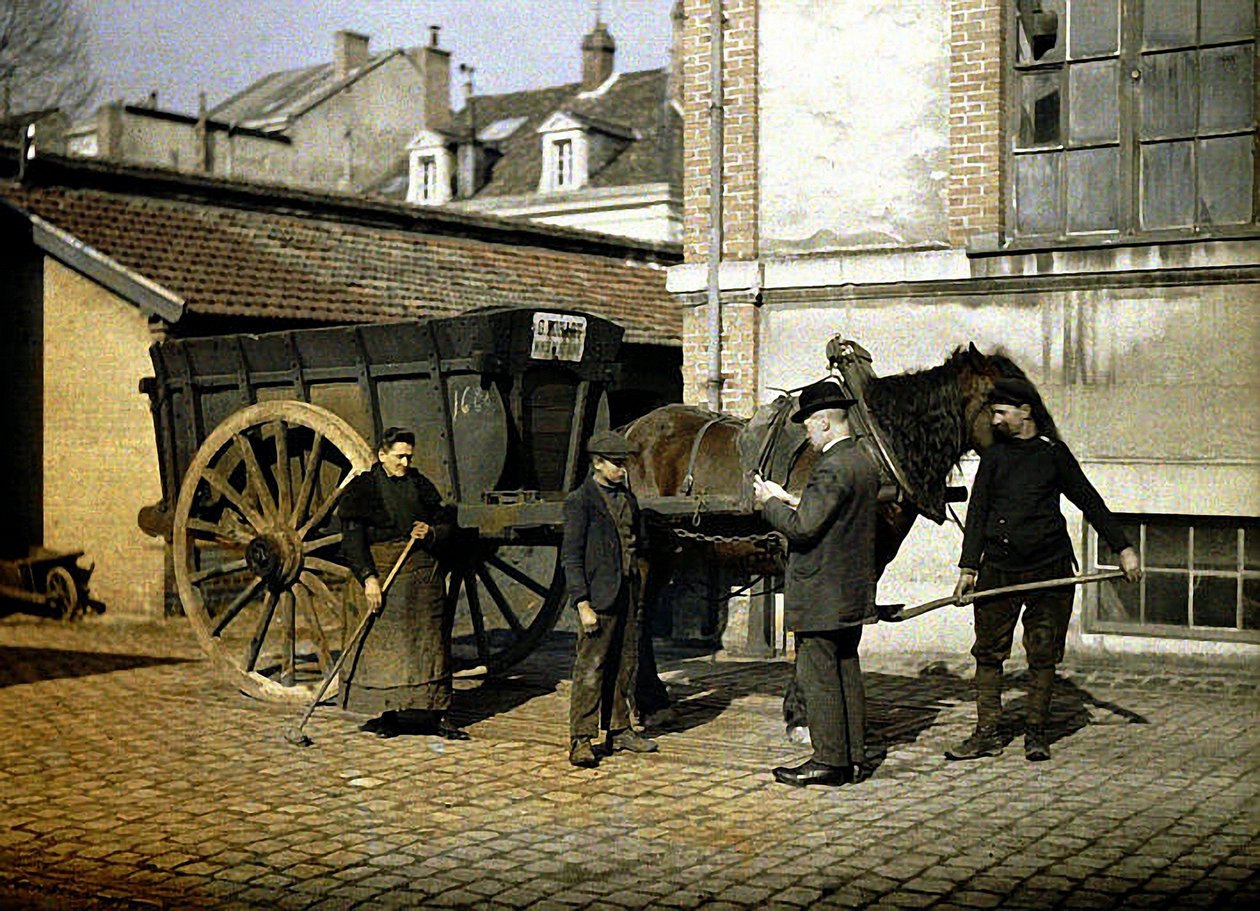 Anställda på Maison Rohart med häst och vagn, Reims, Marne, Frankrike, 1917 (autokrom) av Fernand Cuville