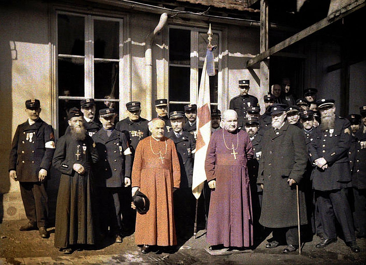 Gruppporträtt av medlemmar av Röda Korset, Reims, Marne, Frankrike, 1917 (autokrom) av Fernand Cuville