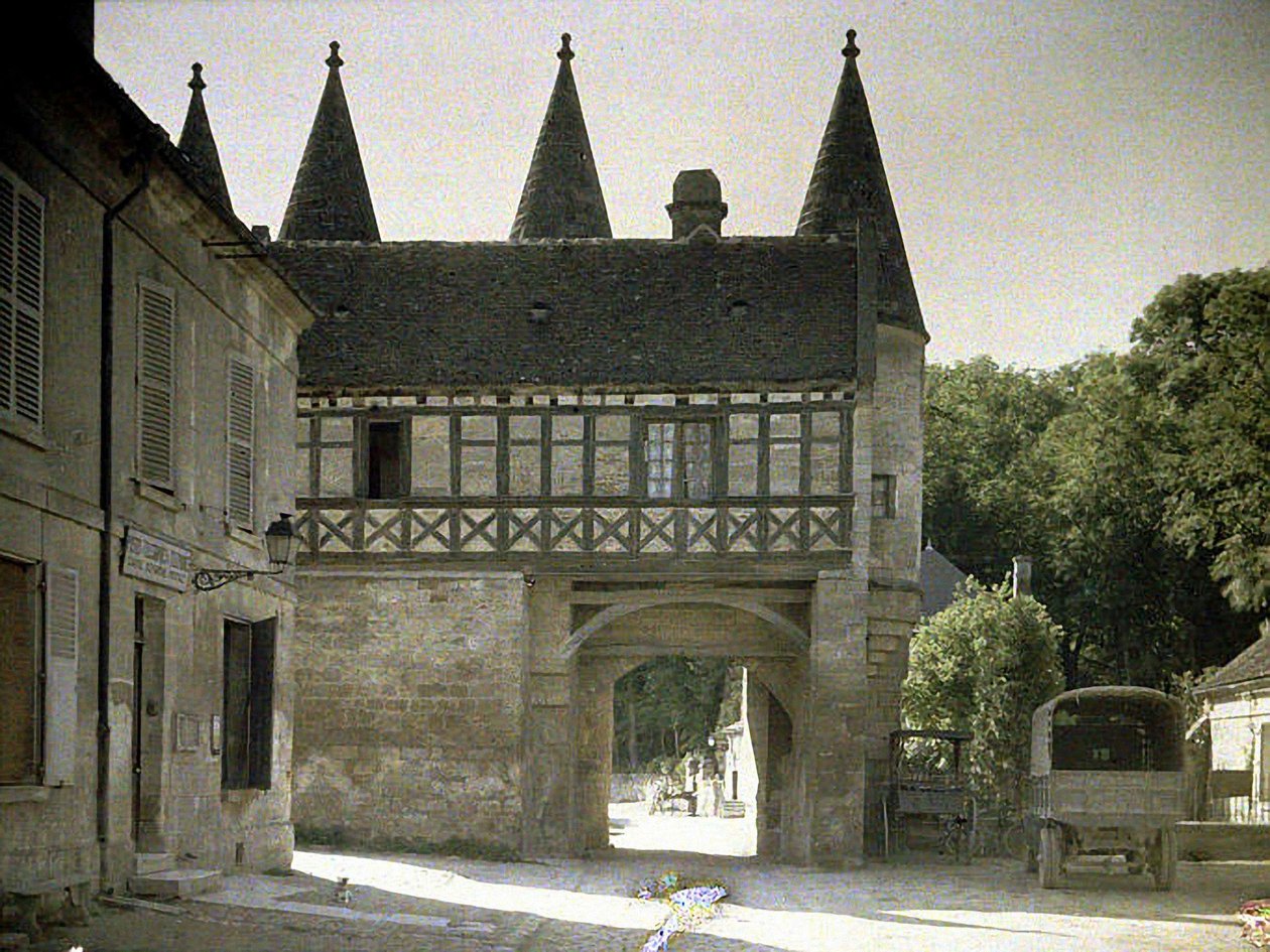 Gammalt hus i Longpont, Aisne, Frankrike, 1917 (autokrom) av Fernand Cuville