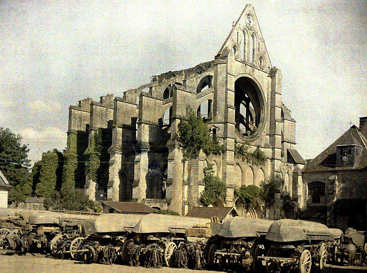 Förstörd kyrka, Cuffies, Aisne, Frankrike, 1917 (autokrom) av Fernand Cuville