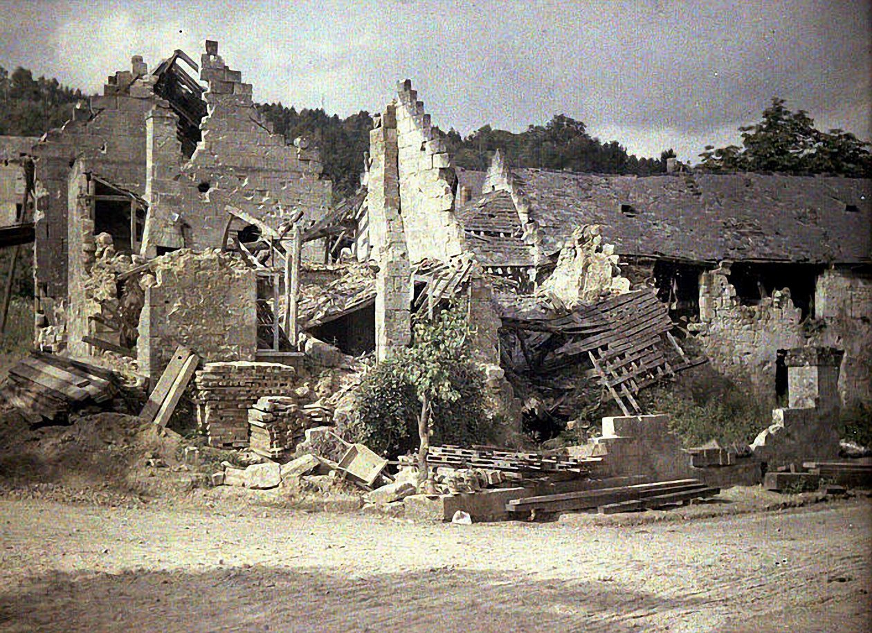 Förstörda hus, Pommiers, Aisne, Frankrike, 1917 (autokrom) av Fernand Cuville