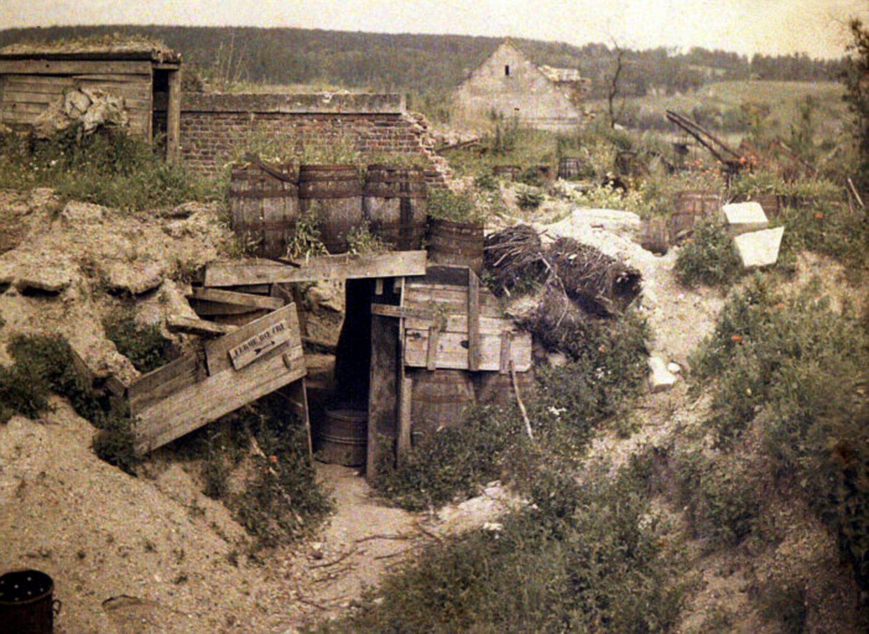 Skyddsrum på Boevre-gården, Soissons, Aisne, Frankrike, 1917 (autokrom) av Fernand Cuville