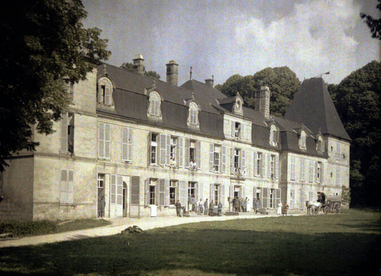 Soldater vid slottet Vauxbuin, som användes av den franska armén som sjukhus, Soissons, Aisne, Frankrike, 1917 (autokrom) av Fernand Cuville