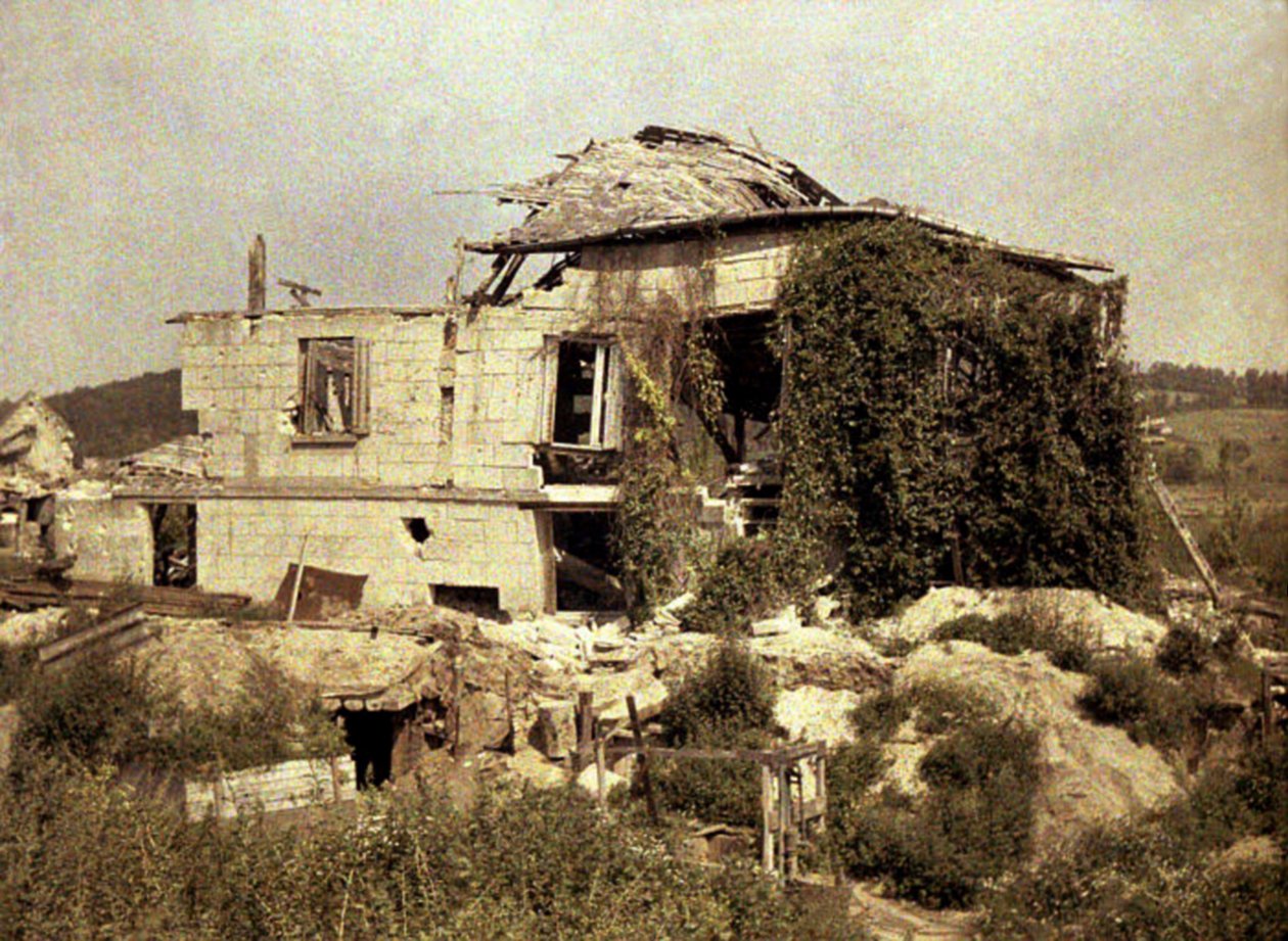Boevre-gårdsbyggnaden i ruiner, Soissons, Aisne, Frankrike, 1917 (autokrom) av Fernand Cuville