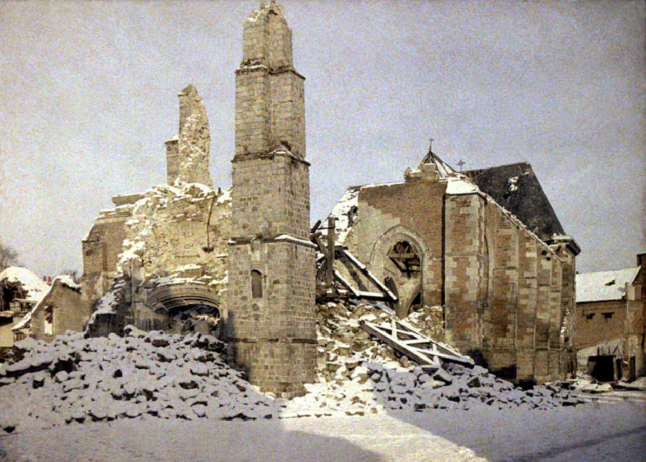 Kyrkan Saint-Martin, som sprängdes i luften under den tyska arméns reträtt, Chauny, Aisne, Frankrike, februari 1917 (autokrom) av Fernand Cuville