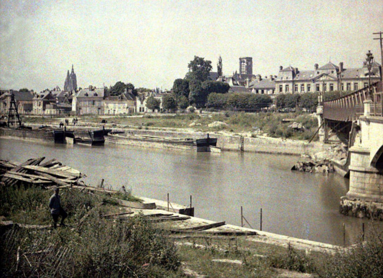 Utsikt över Soissons med floden Aisne, Frankrike, 1917 (autokrom) av Fernand Cuville
