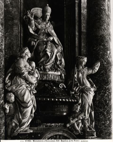 Monument till påven Innocentius XII (1615-1700) (marmor) (s/v foto) av Filippo Della Valle
