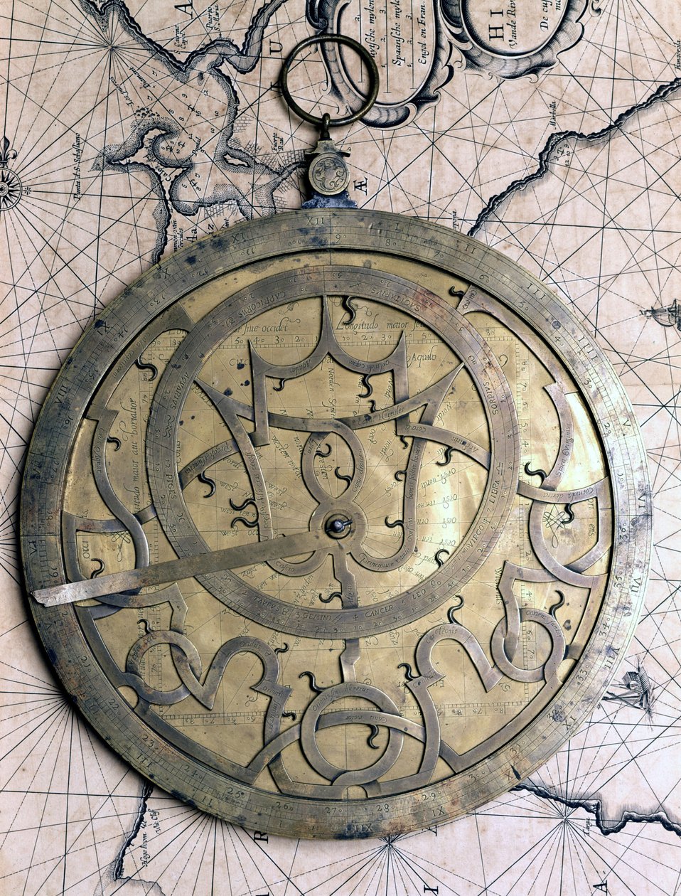 Flamskt astrolabium (Leuven) från 1500-talet. Museo del Castello, Milano av Flemish School