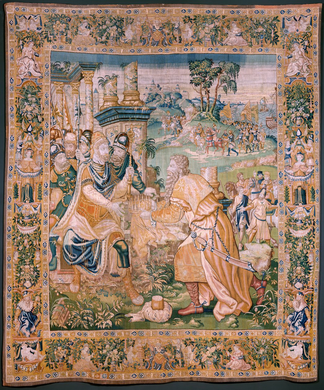 flamländsk gobeläng. Alexander erbjuds en krona (Alexander erbjuds en krona). Atelier i Oudenaarde. 384x316 cm. Inv (83024)-5 / 00009. 1600-talet. av Flemish School