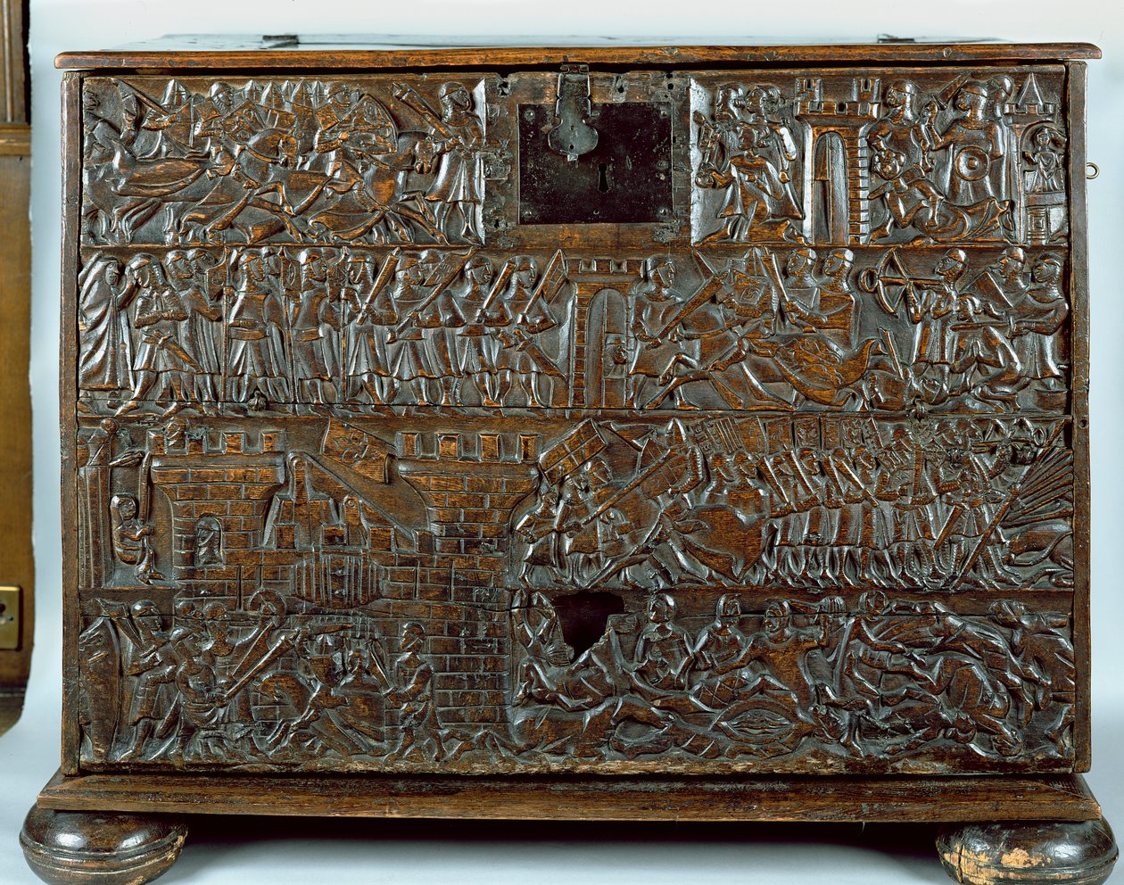 Courtrai-kistan som visar scener från slaget vid Golden Spurs som utkämpades i Courtrai 1302 (trä) av Flemish School