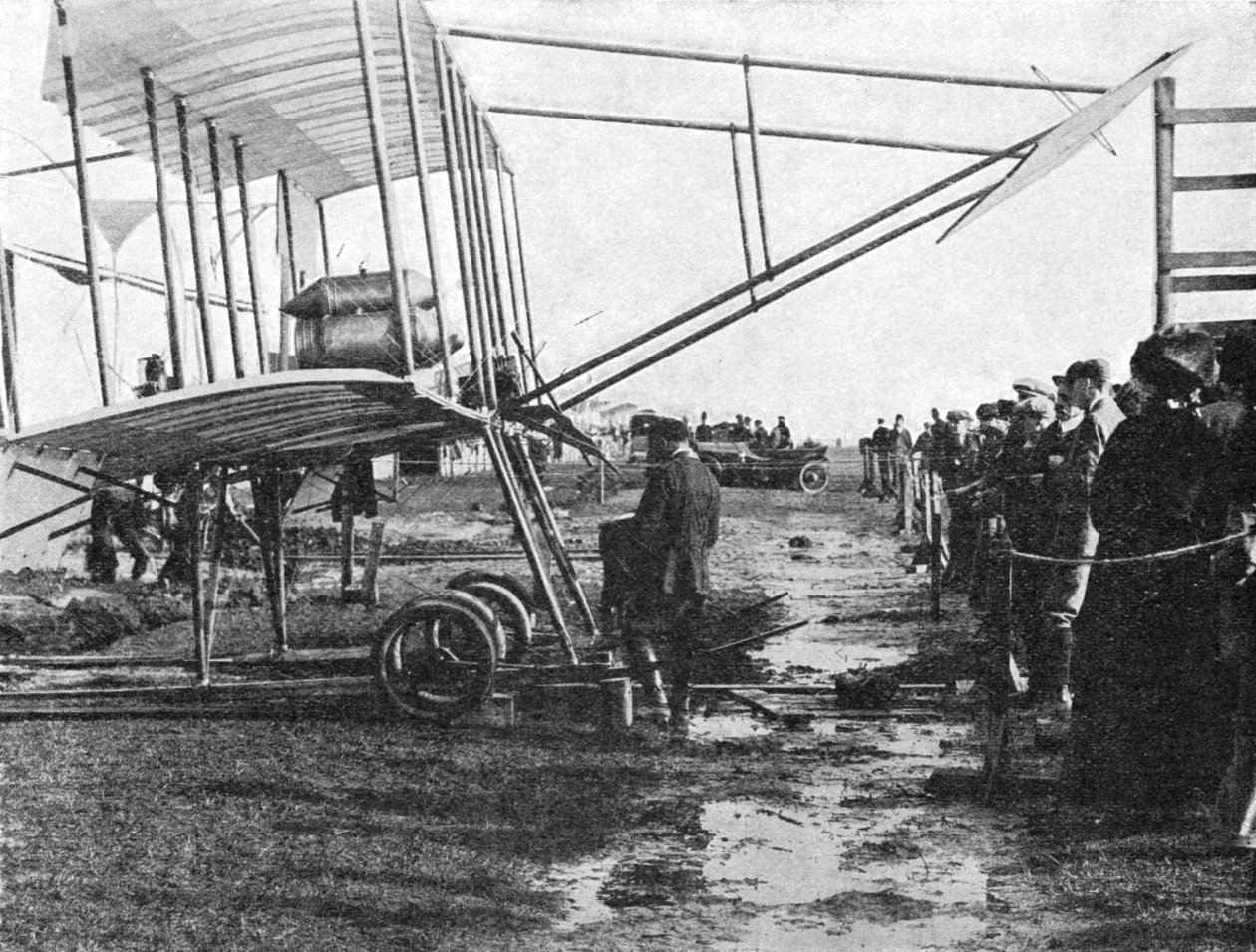Henri Farman och hans 50 hk Gnome-biplan, Blackpool Aviation Meeting, Lancashire, 1909 1933. av Flight Photo