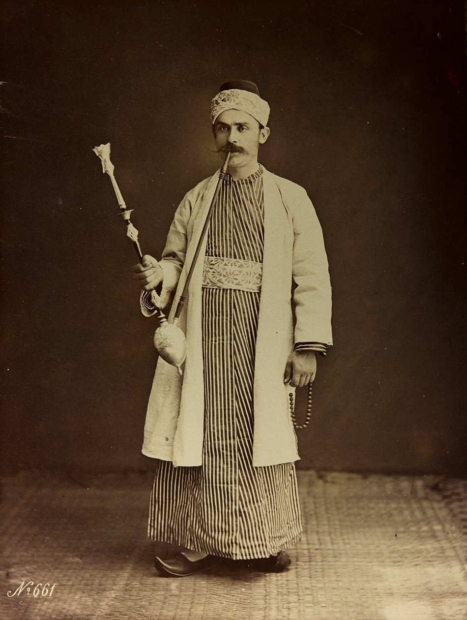 Album Damas et Baalbek : Porträtt av en man med vattenpipa av Félix Bonfils