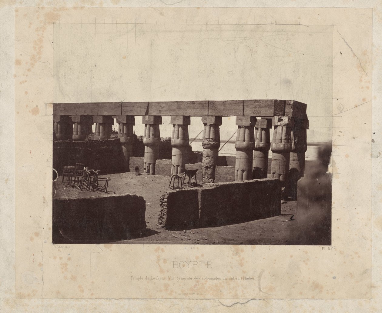Restanten van de Luxortempel Louksortemplet, allmän bild av de mellersta pelargångarna (Thebe) (titel på objektet) Egypten (serietitel på objekt) av Félix Bonfils