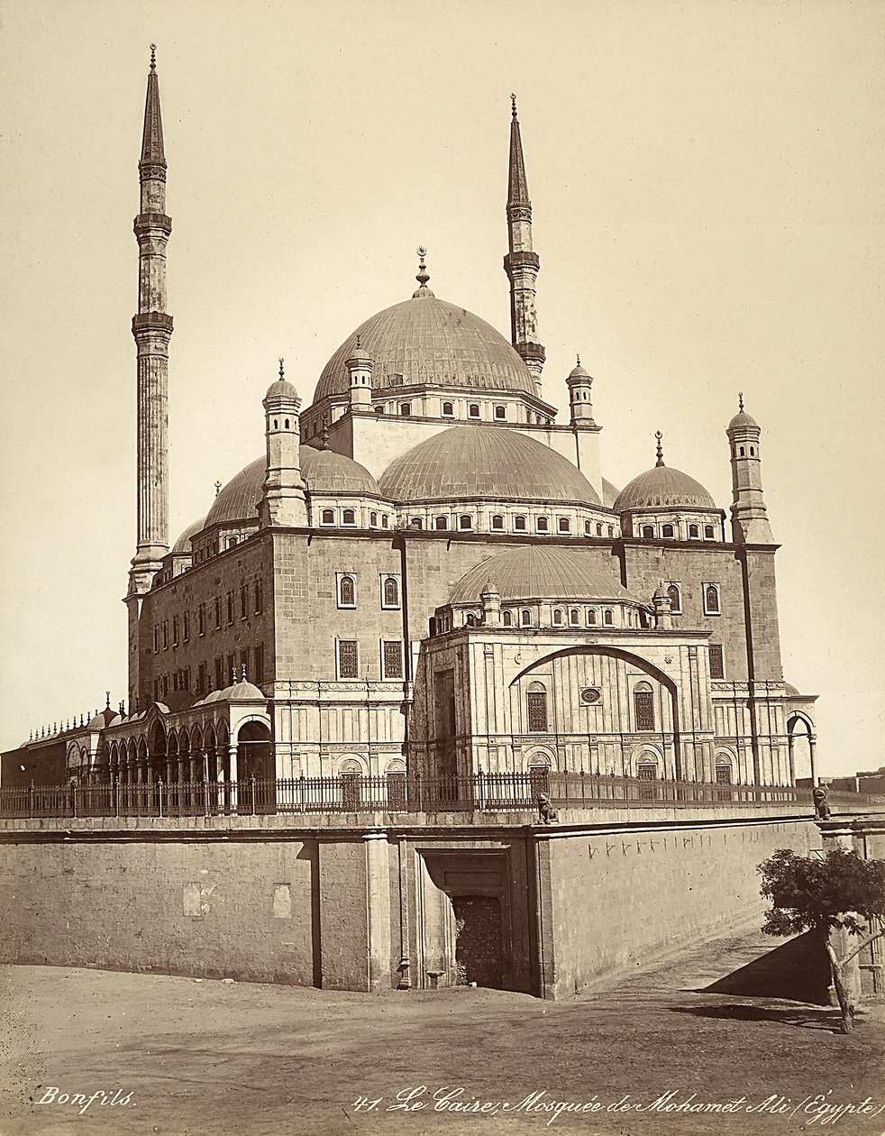 Muhammad Alis moské, känd som Alabastermoskén, i Kairo, Egypten av Félix Bonfils