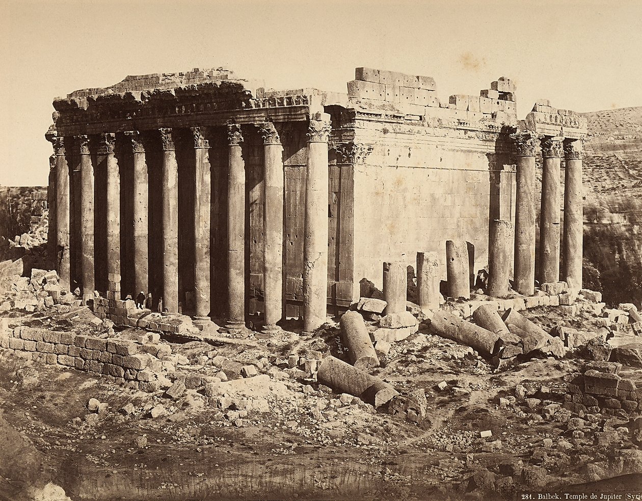Bacchustemplet, i den arkeologiska zonen Heliopolis eller Baalbek, forntida syrisk stad, nu Libanon av Félix Bonfils