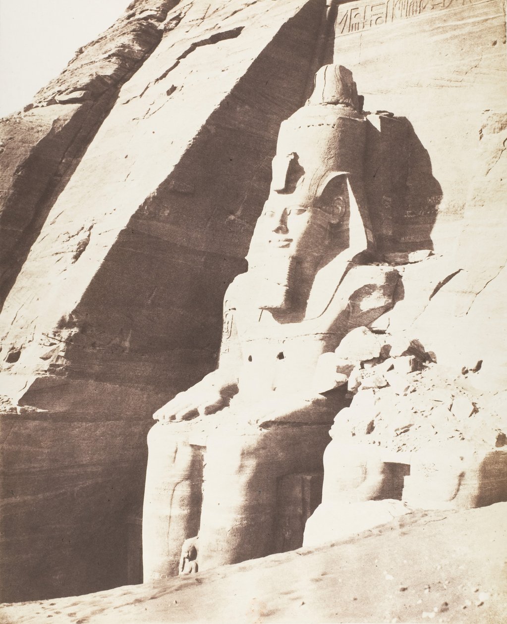 Abou Sembil, Grand Spéos - kolossala statyer, trekvartsvyer, 1851-52, tryckt 1853-54. av Félix Teynard
