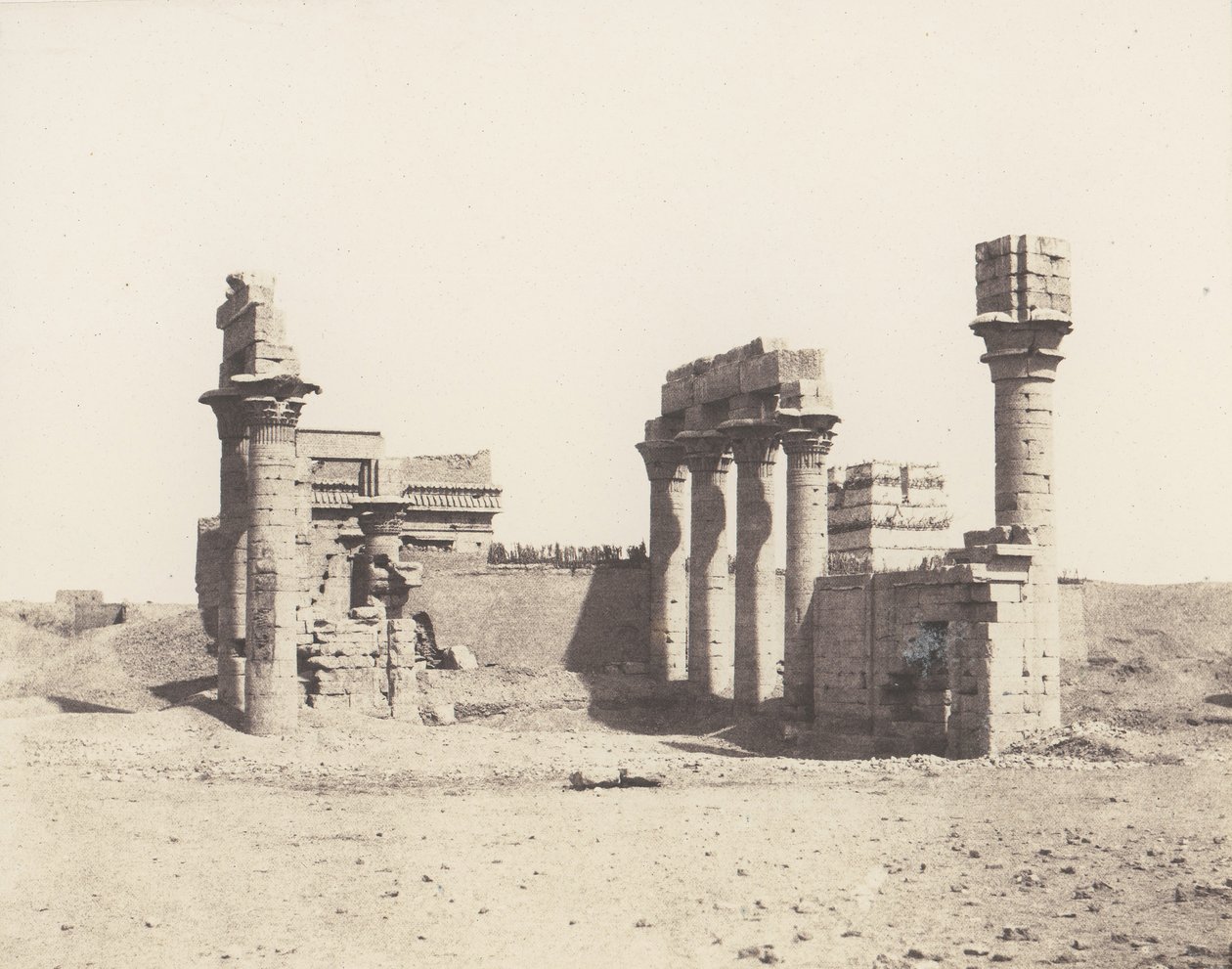 Erment Hermonthis, Vue Générale des Ruines -Temple et Mammisi, 1851-52, tryckt 1853-54. av Félix Teynard