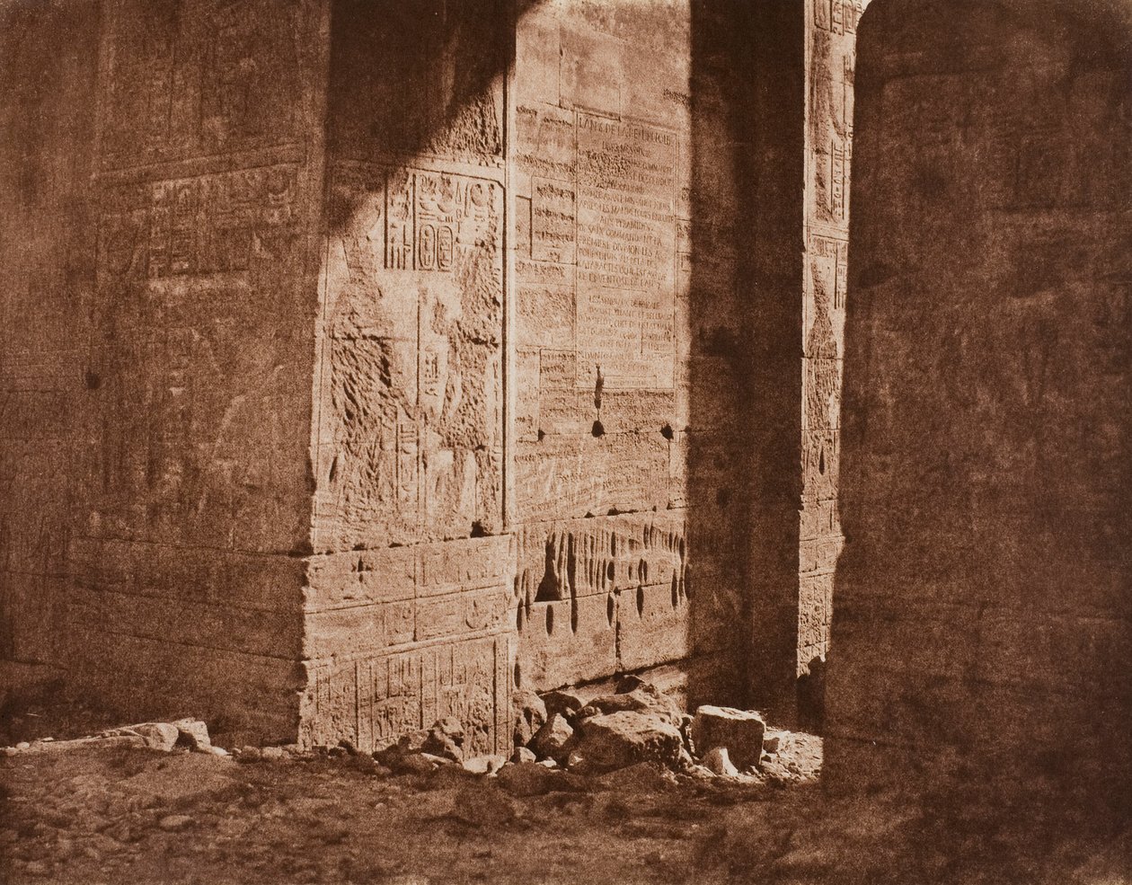 Första pylonen - fransk inskription ristad på den östra gränsen vid punkt H, ön Fila (Philae) av Félix Teynard