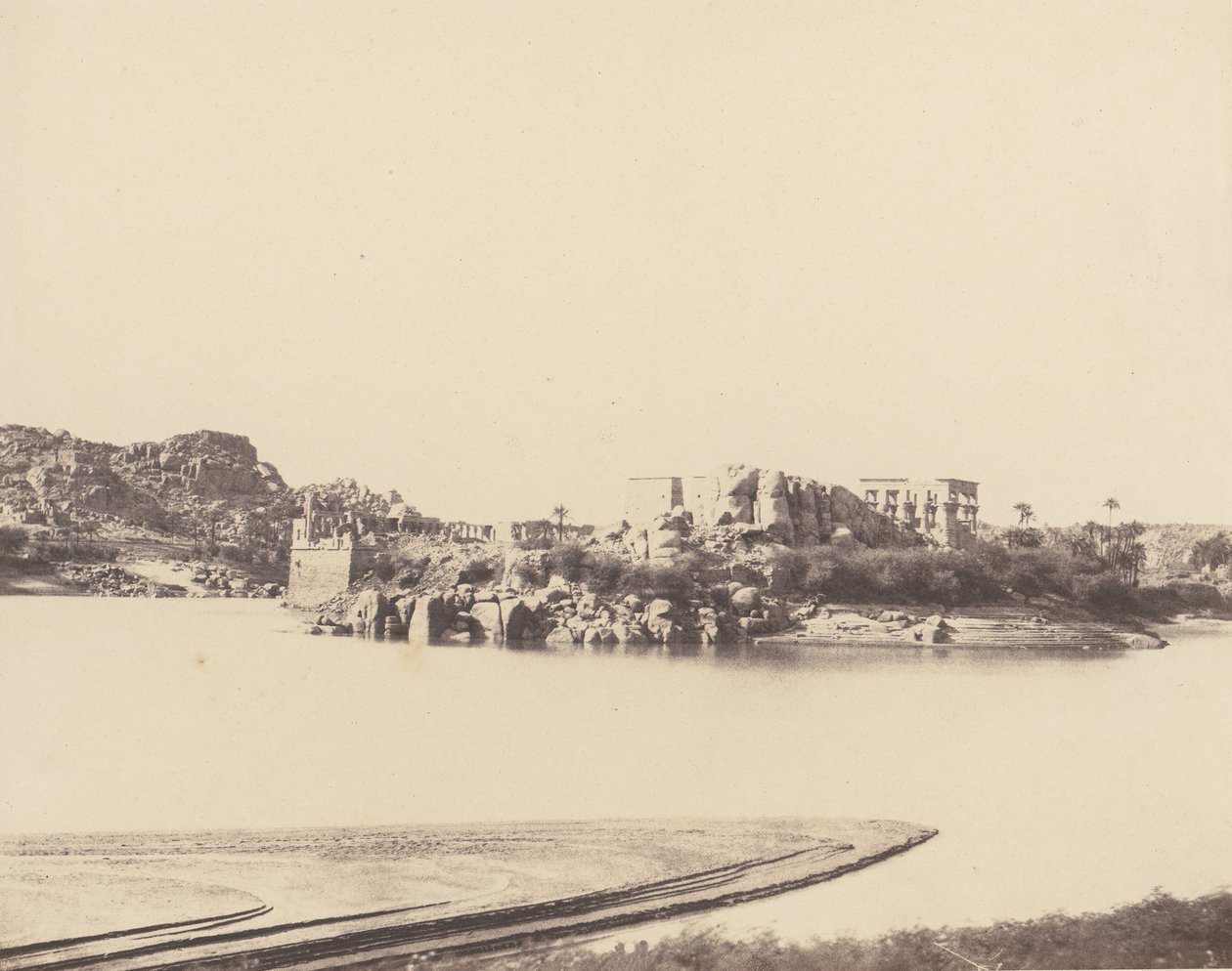 Ön Fileh Philæ, allmän bild tagen från sydost vid punkt B, 1851-52, tryckt 1853-54. av Félix Teynard
