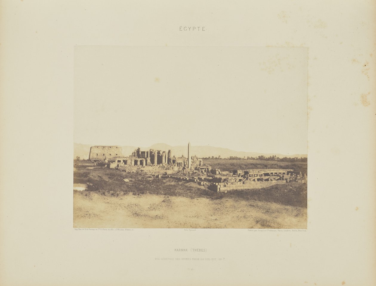 Karnak (Thebe). Allmän vy över ruinerna tagen från sydost, i T av Félix Teynard