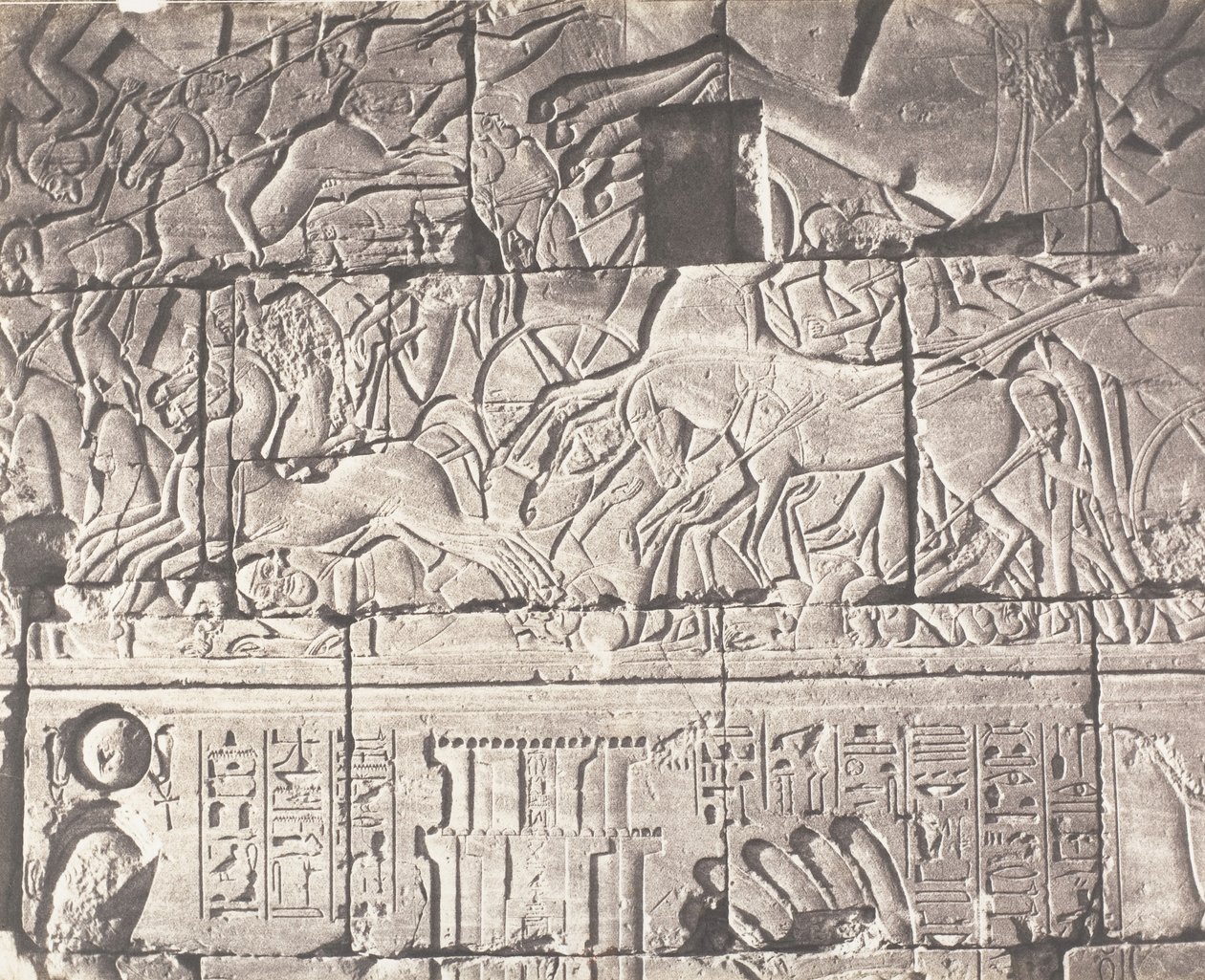 Karnak Thebe, Palace Inclosure - Detaljer om skulpturer vid Point O, 1851-52, tryckt 1853-54. av Félix Teynard