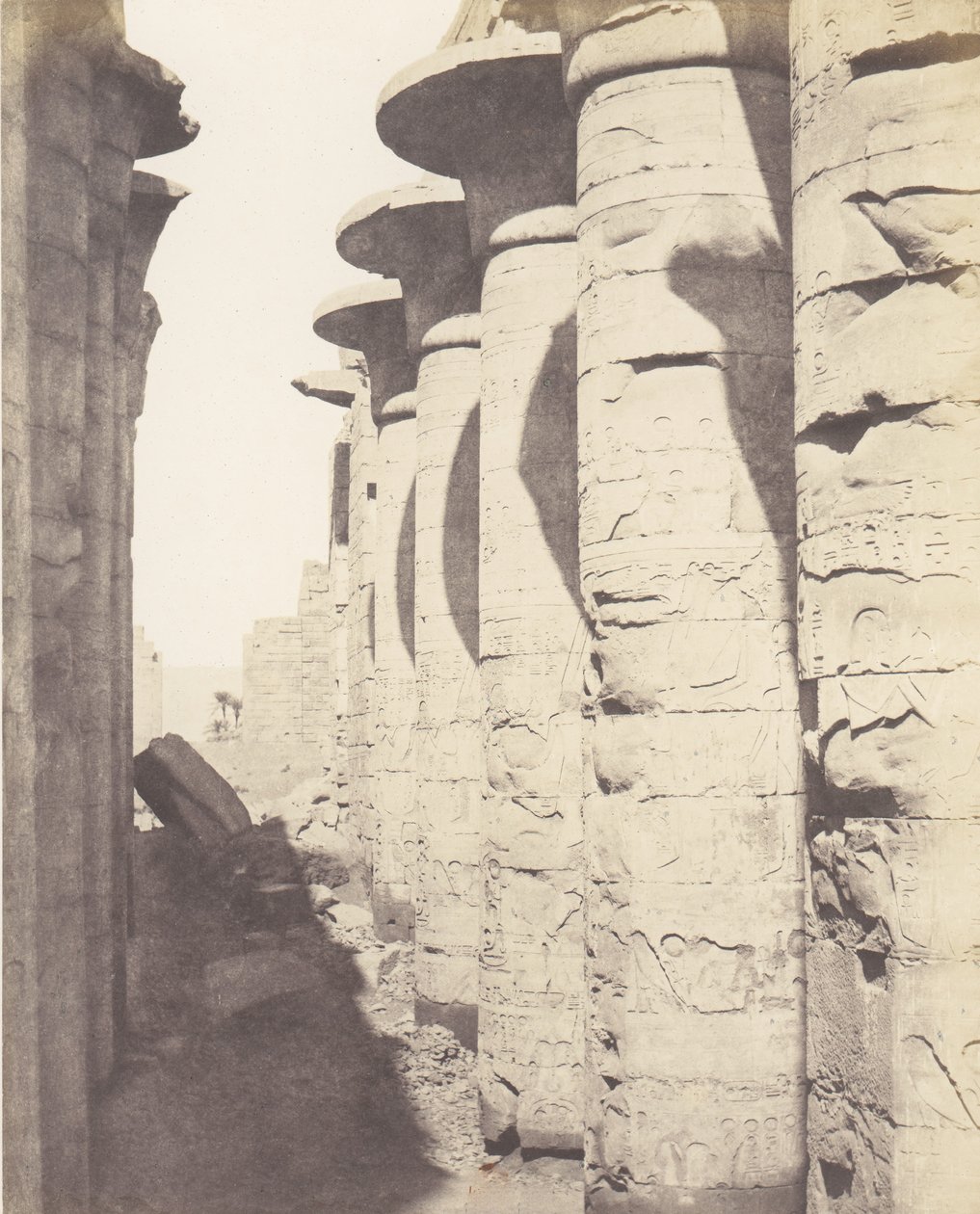 Karnak Thebe, Palace - Hypostyle Hall - Central Colonnade Sedd från ..., 1851-52, tryckt 1853-54. av Félix Teynard