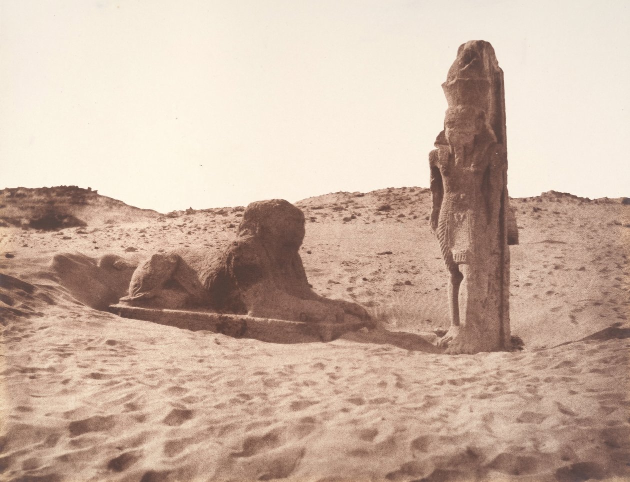 Sébouah, templet, kolossen och sfinxen på den vänstra sidan av avenyn, 1851-52. av Félix Teynard